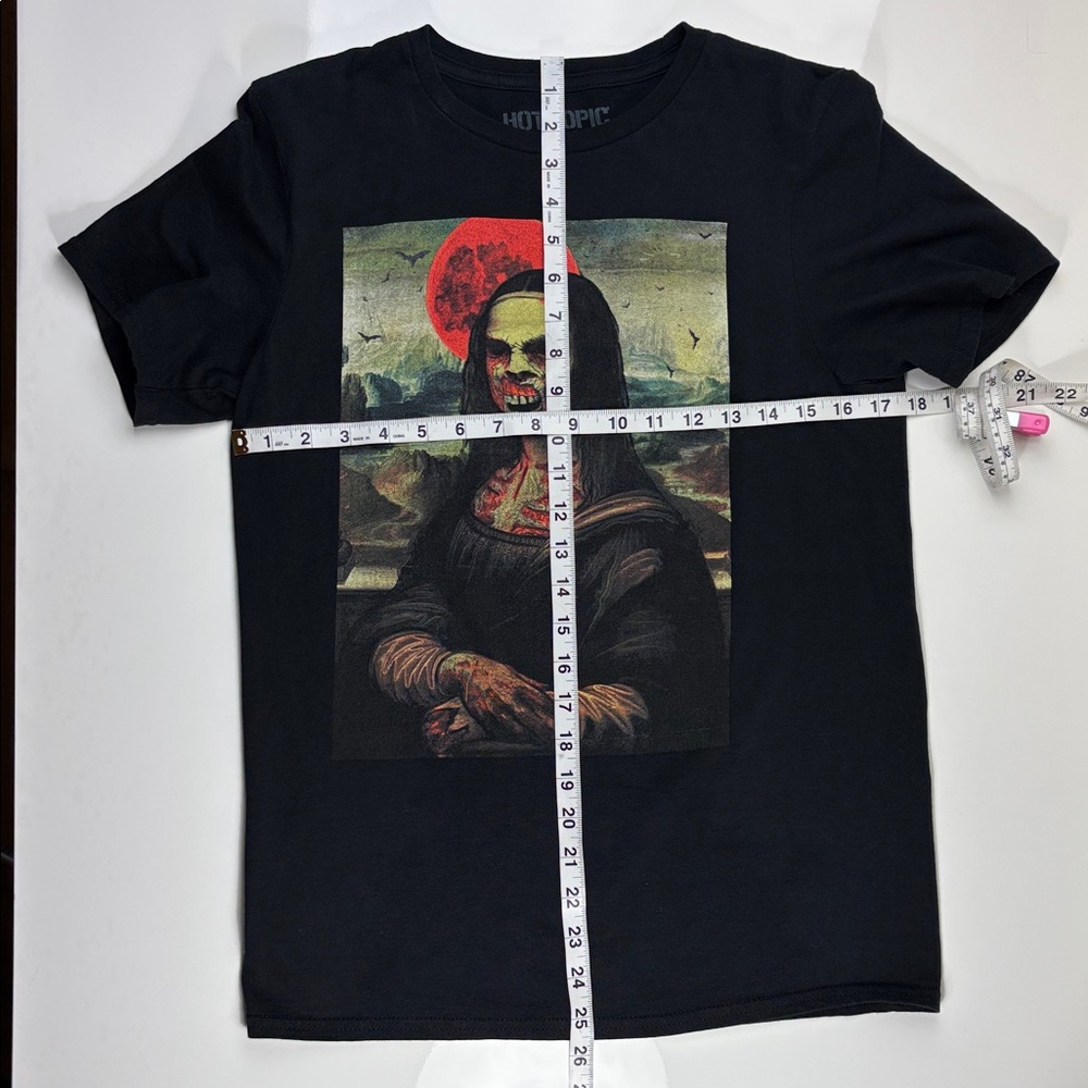 Hot Topic Black Graphic Tee with Red and Green Zombie Mona Lisa - Picture 2 of 5